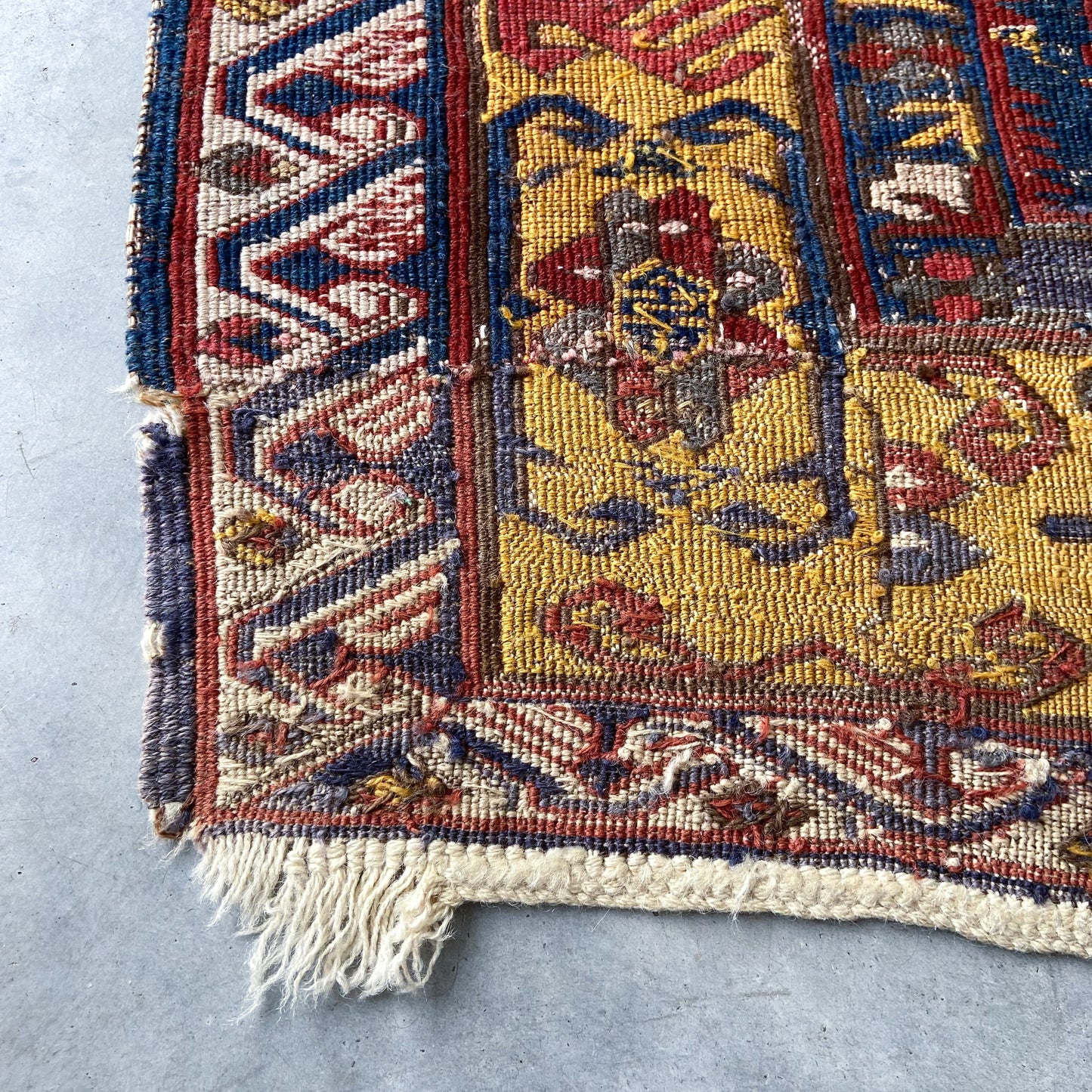 Antique Dragon Soumac Area Rug #R1114 - 5'8" x 7'6"