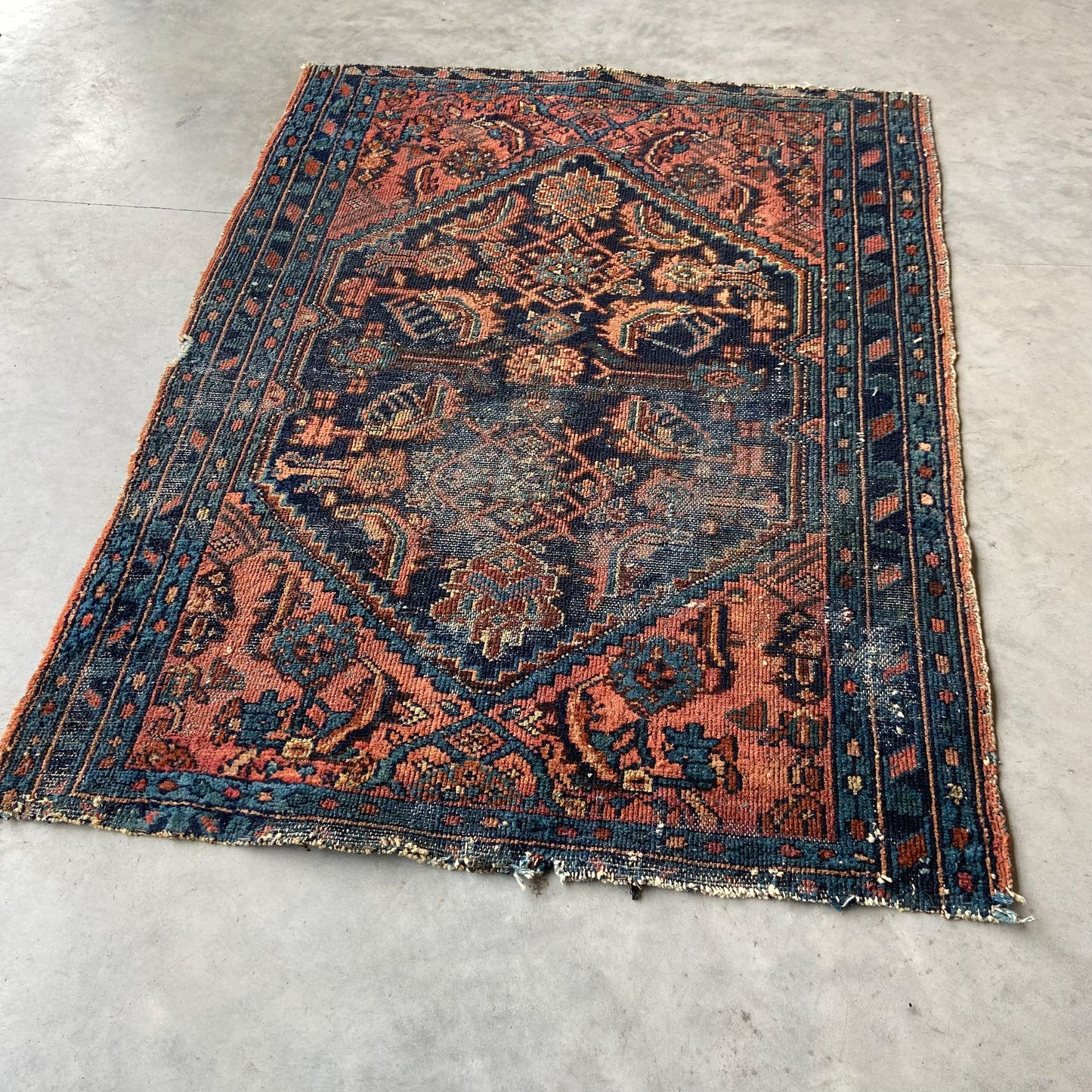 Antique Lilihan Accent Rug #R1095 - 2'9" x 3'7"