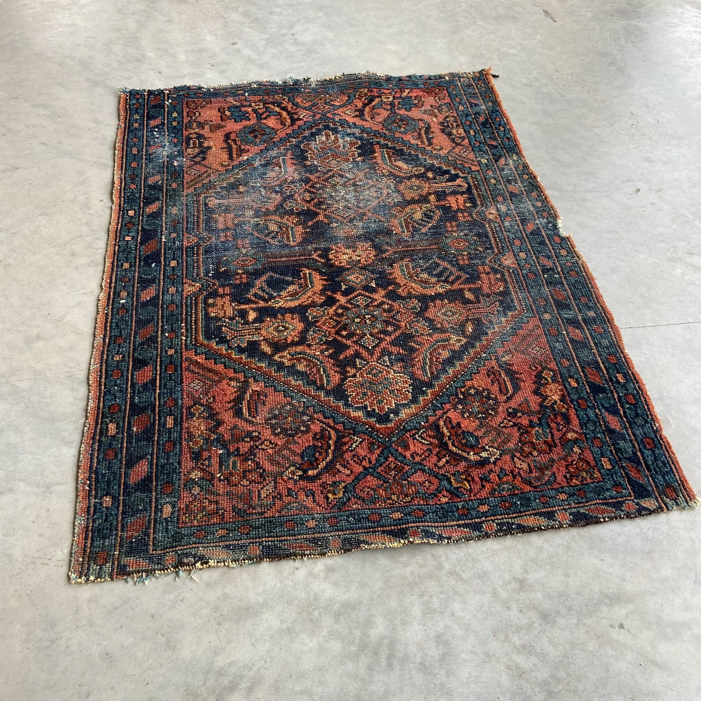 Antique Lilihan Accent Rug #R1095 - 2'9" x 3'7"