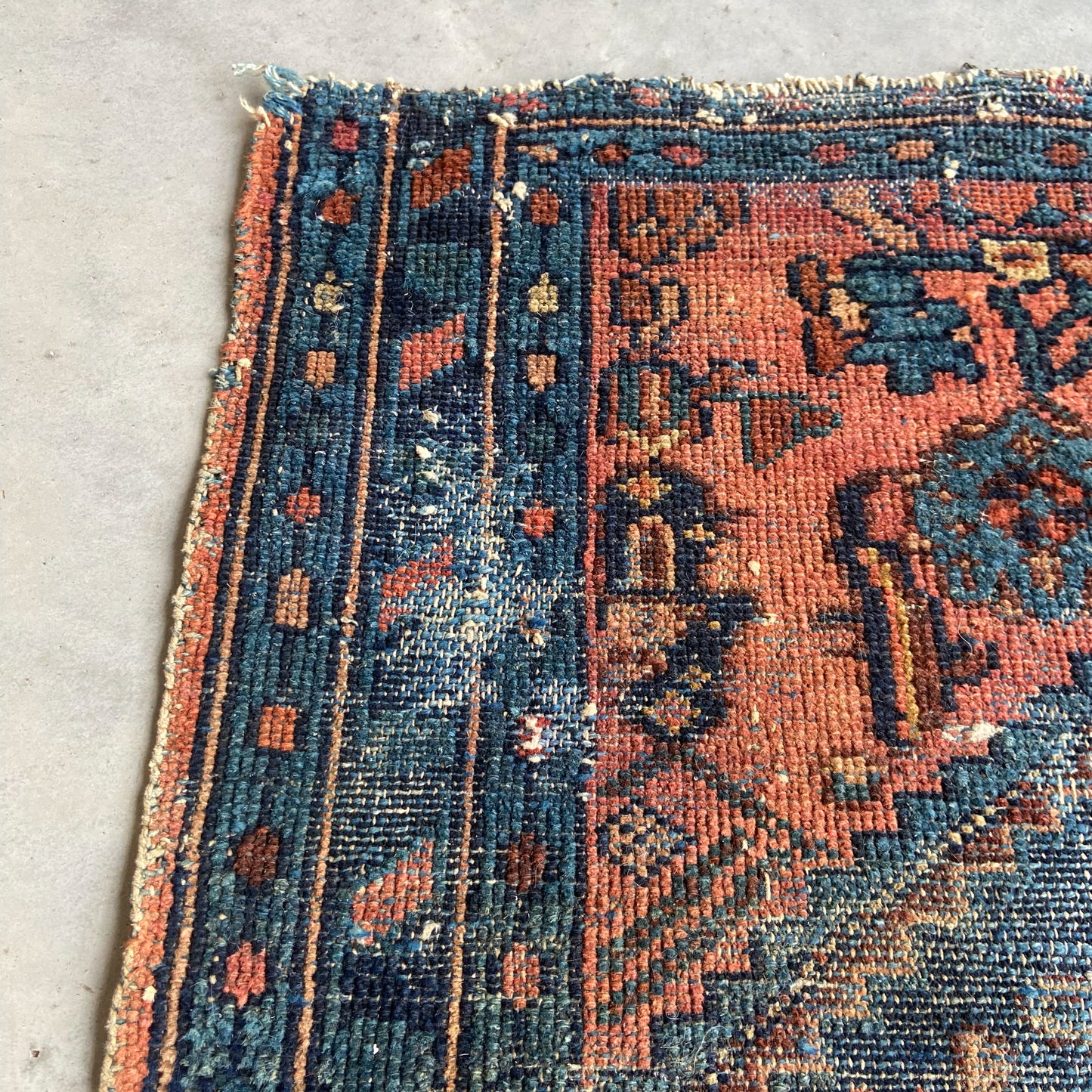 Antique Lilihan Accent Rug #R1095 - 2'9" x 3'7"