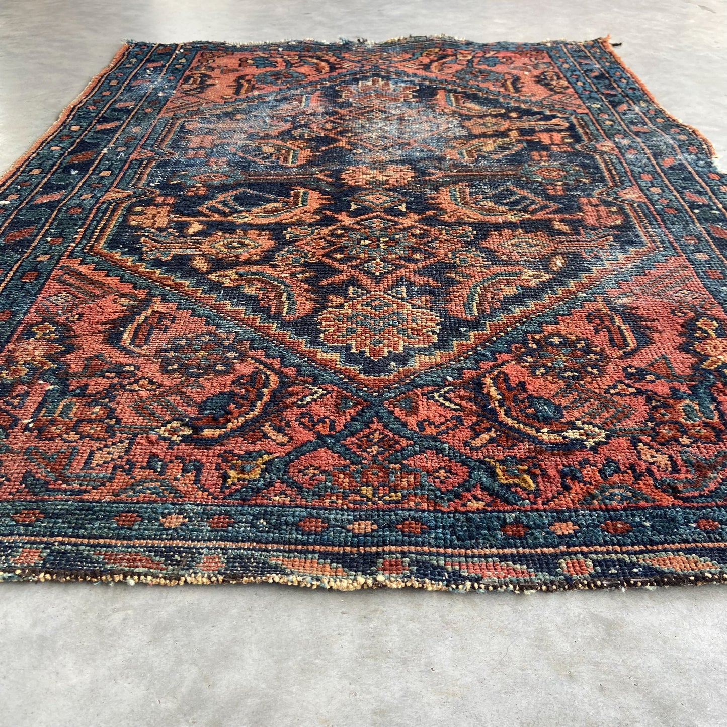 Antique Lilihan Accent Rug #R1095 - 2'9" x 3'7"