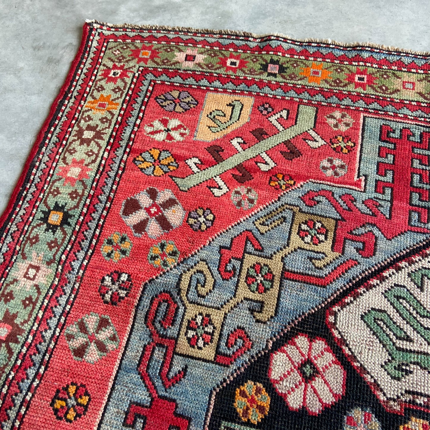 Semi-Antique Lori Pembak Accent Rug #R917 - 4'1" x 7'3"