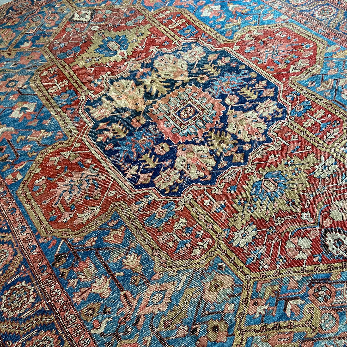 Antique Heriz Area Rug #R844 - 9'9" x 12'2"