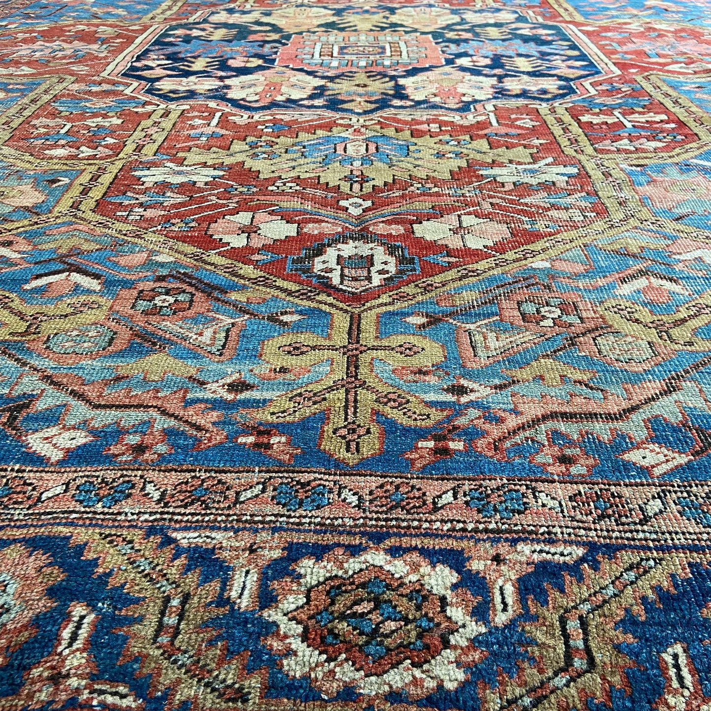 Antique Heriz Area Rug #R844 - 9'9" x 12'2"