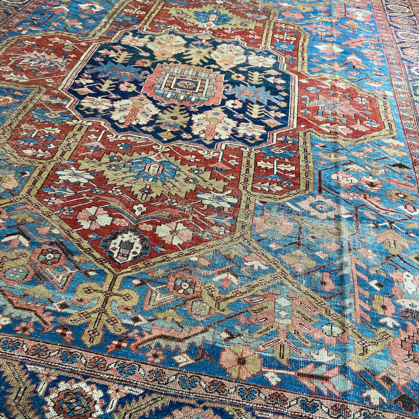 Antique Heriz Area Rug #R844 - 9'9" x 12'2"