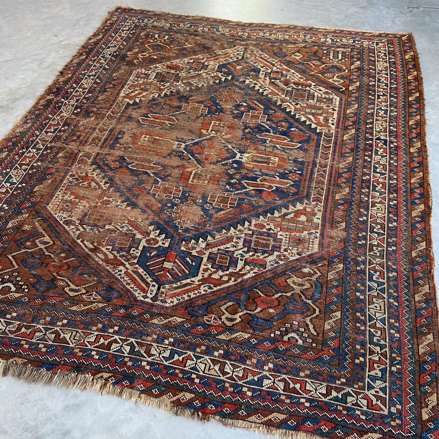 Antique Kamseh Accent Rug #R1026 - 5'5" x 6'10"