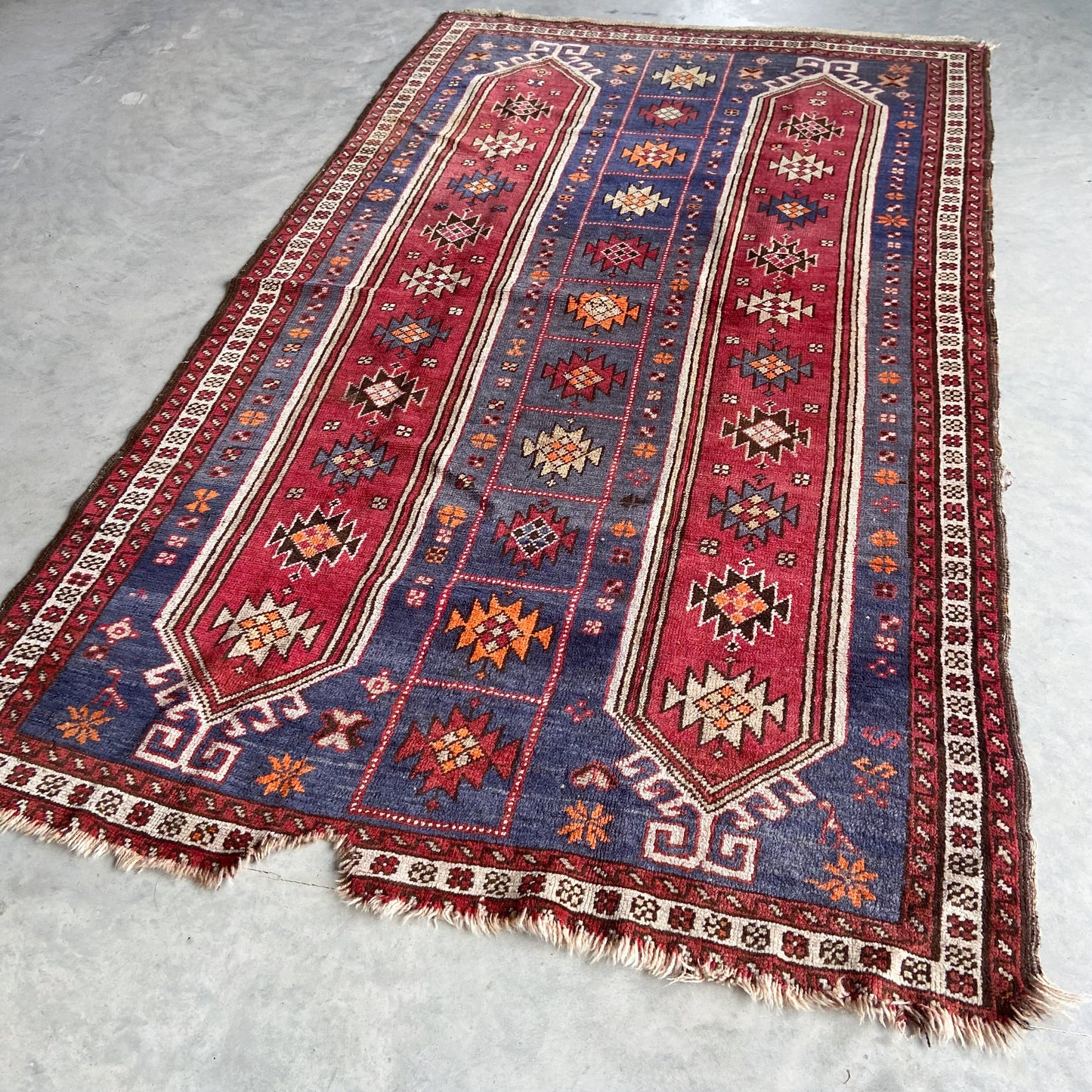 Antique Makri Accent Rug #R1035 - 4'4" x 7'4"